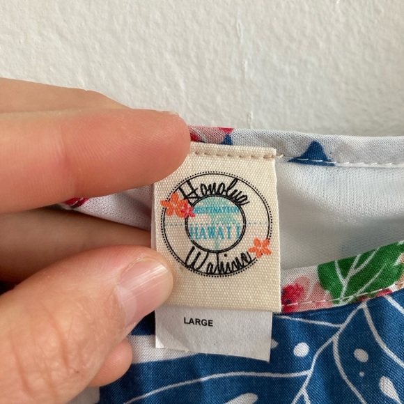 Honolua Wahine Hawaiian Dress - Picture 8 of 9